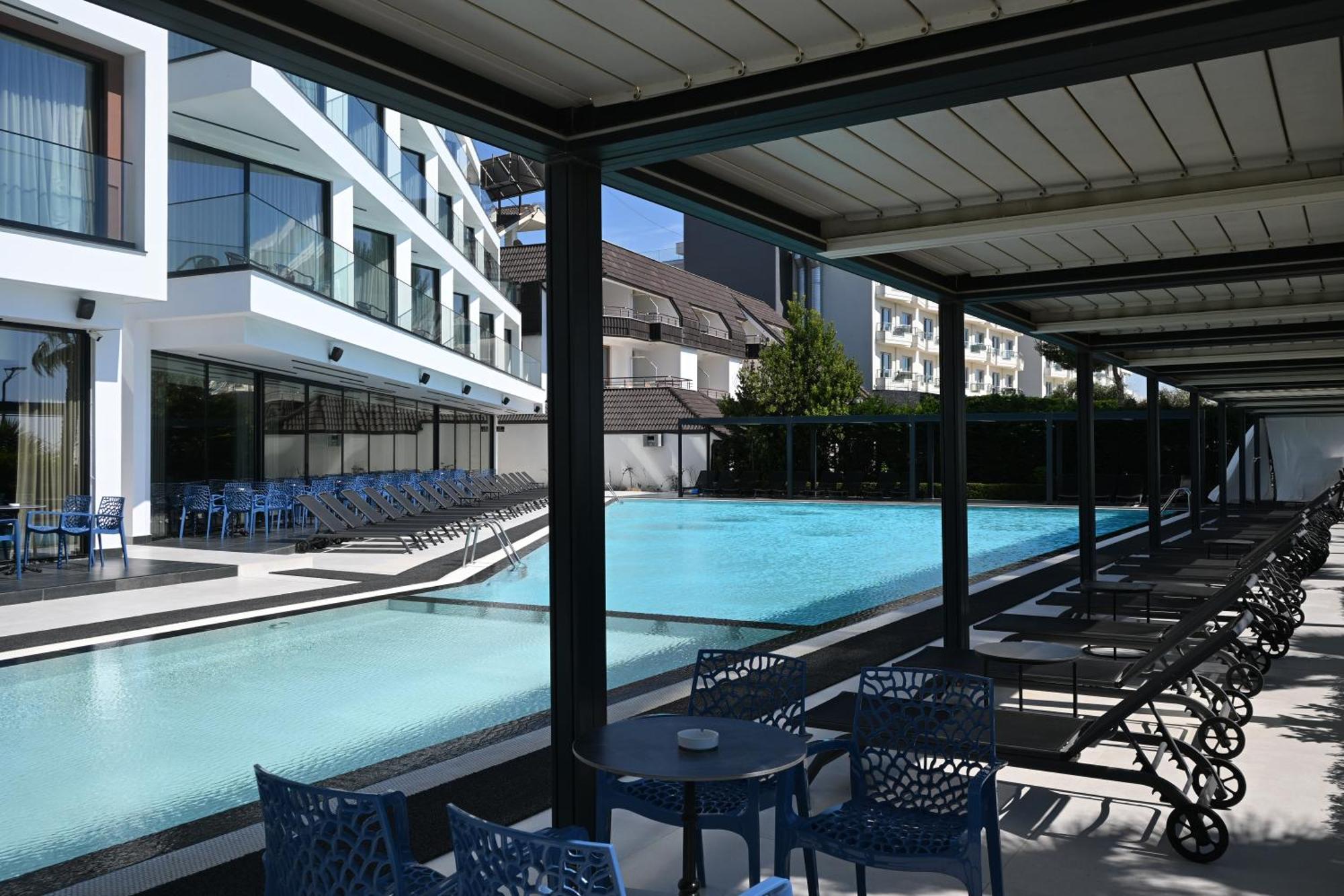 Luxury Premium Finese Hotel Golem  Exterior photo